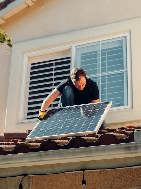 Découvrez les avantages du plancher chauffant solaire à domicile