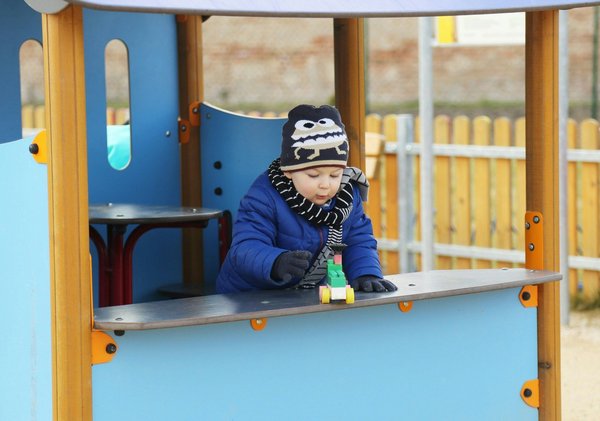 Solutions personnalisées par un fabricant de préau d'école en France